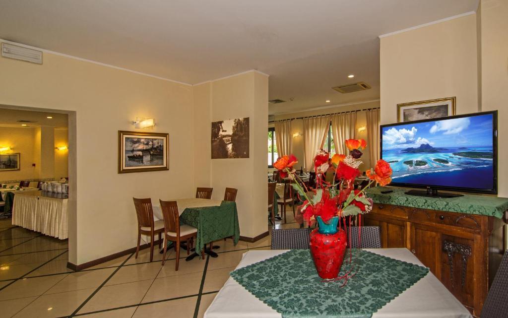 Hotel Ombrosa 3*